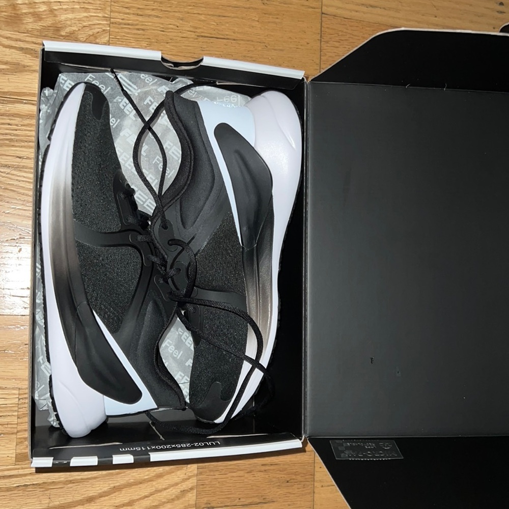 Lululemon Blissfeel sneakers